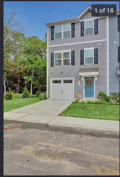 Front - 1001 Cyprus Ct