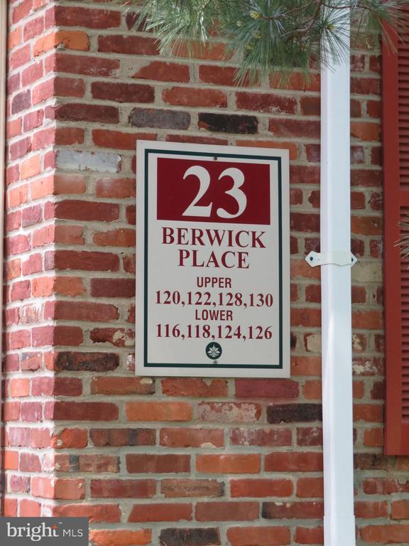 Building Photo - 126 Berwick Pl