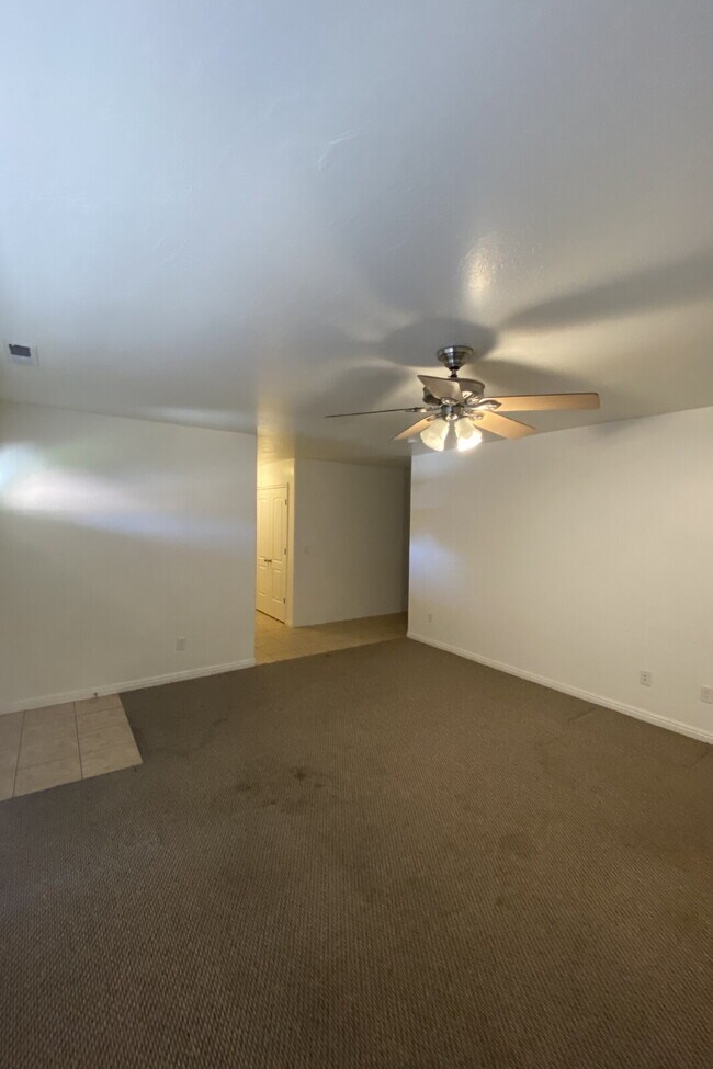 Building Photo - 2-Bed/2-Bath Townhouse in Saint George with 1300 Sq Ft of Comfortable Living Space