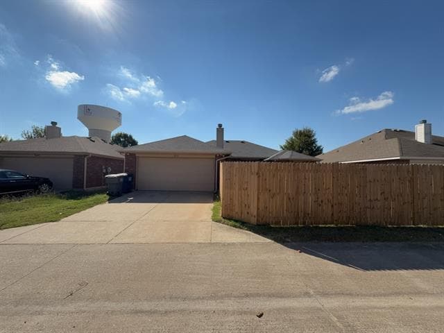 Building Photo - 2333 Cedarwood Dr