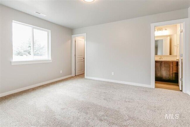 Building Photo - Wonderful 3 bedroom 2 bath single level living-PHOTOS SIMILAR