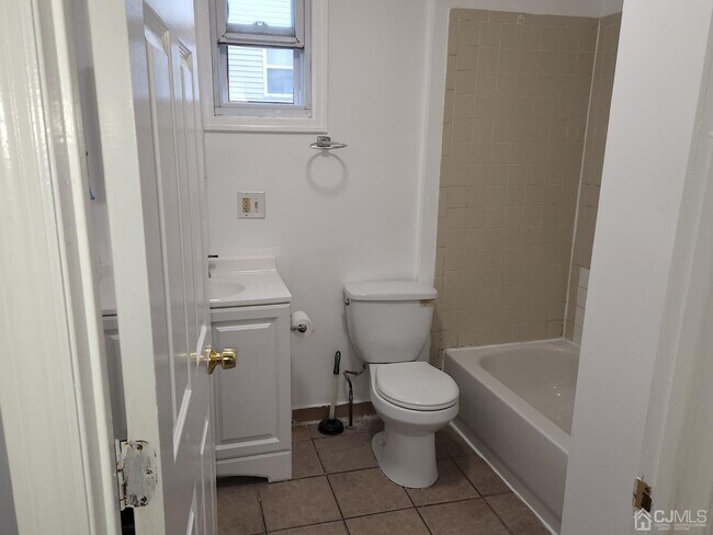 Building Photo - 1699 W 4th St