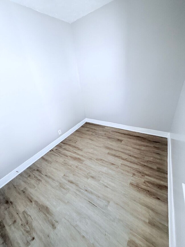 Building Photo - 3914 W 21st St