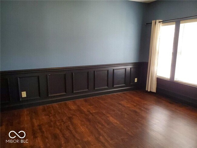 Building Photo - 5643 N Rockingham Ln