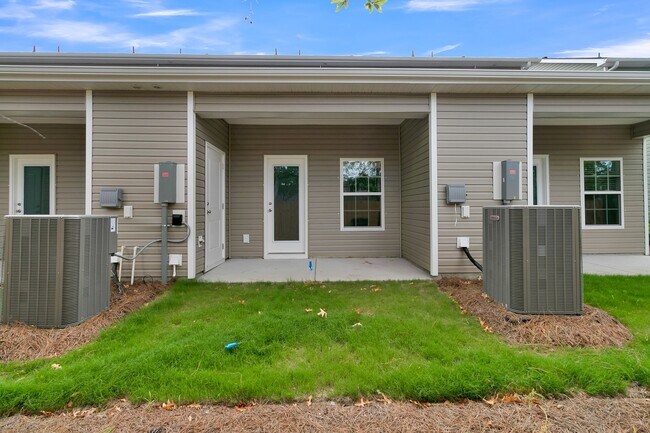 Building Photo - 502 Twin Rivers Dr