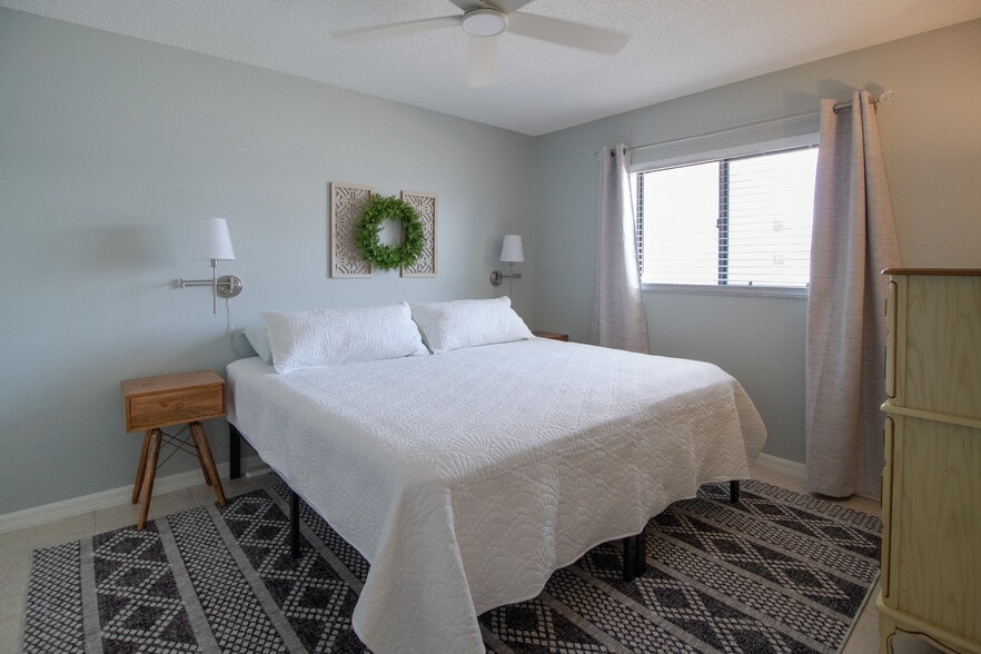 Building Photo - 4611 S School Ave