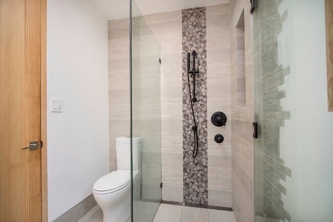 Building Photo - 811 E 23rd St