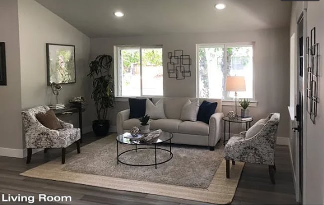 Building Photo - Beautiful 4 Bed, 3 Bath Walking Distance to the Beach!!!