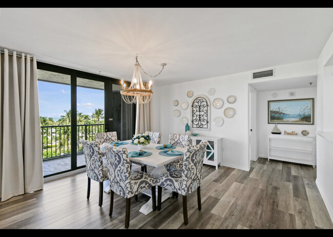 Dining room - 5047 N Highway A1A