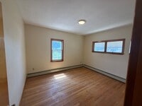 Building Photo - 520 Oak St