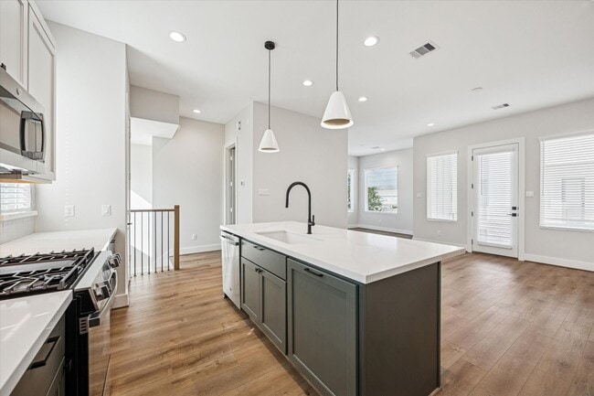 Building Photo - 520 Janisch Rd