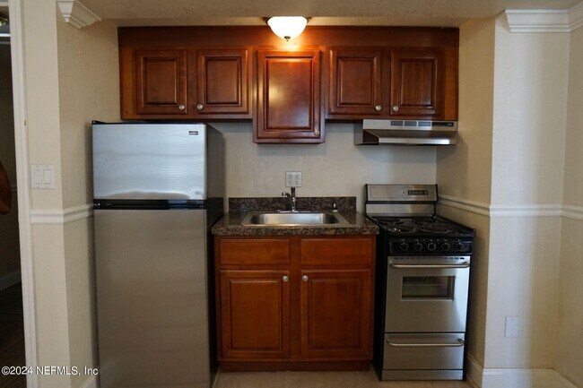 Building Photo - 311 W Ashley St