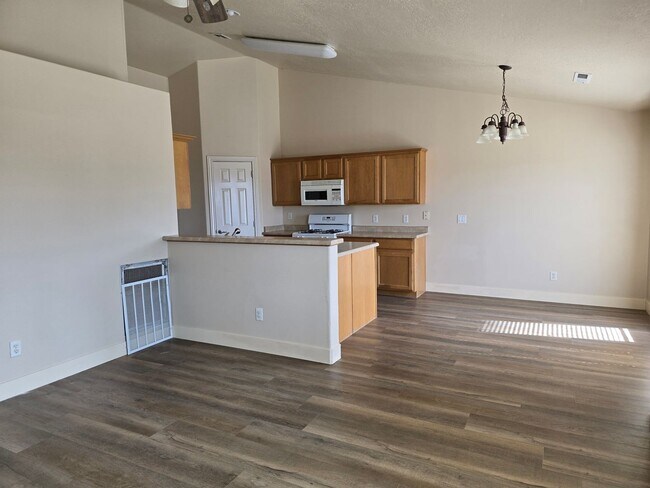 Building Photo - Southern View Subdivision Townhome