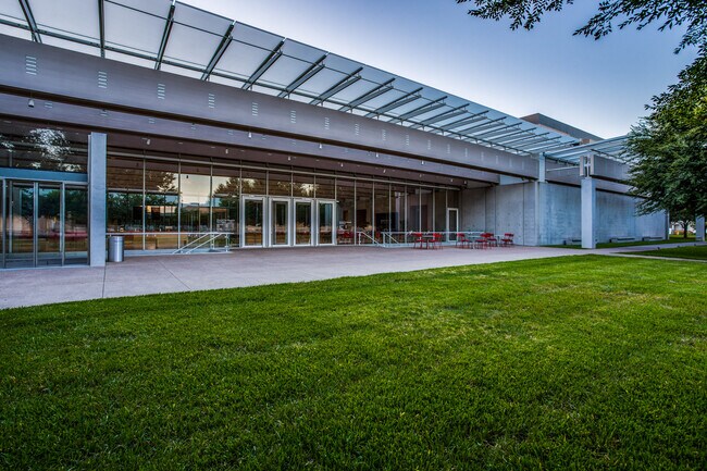 Building Photo - 4500 Westridge Ave