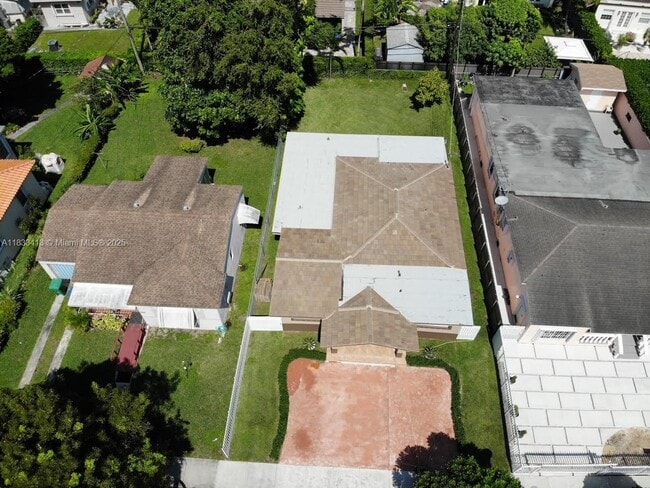 Building Photo - 2255 SW 26th St