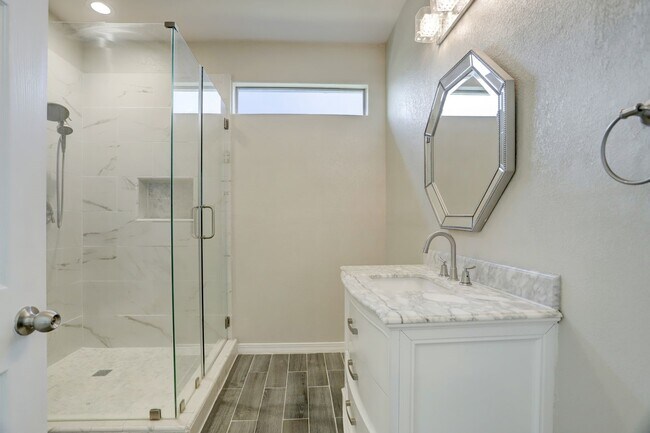 Building Photo - 1011 Larkfield Dr