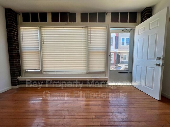 Building Photo - 3253 N Dover St