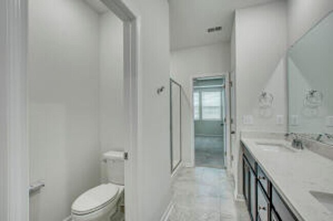 Building Photo - Available March 10th. Beautiful 6 BR/4.5 BA Home in Tanner Plantation!