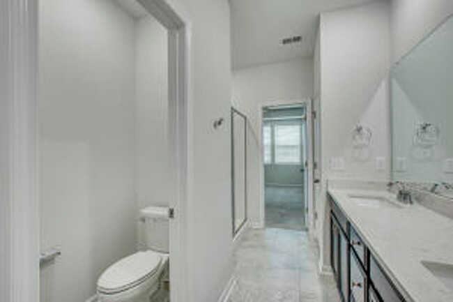 Building Photo - Tanner Plantation 3 story 6 Bedroom and 4....