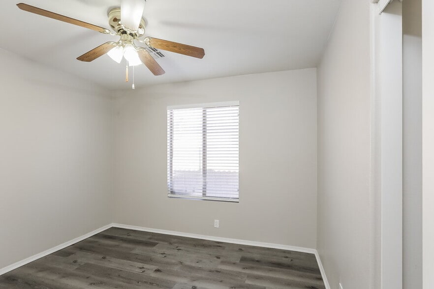 Building Photo - 9323 W Ironwood Dr