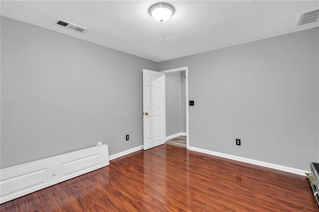 Building Photo - 614 Market Pl Ln