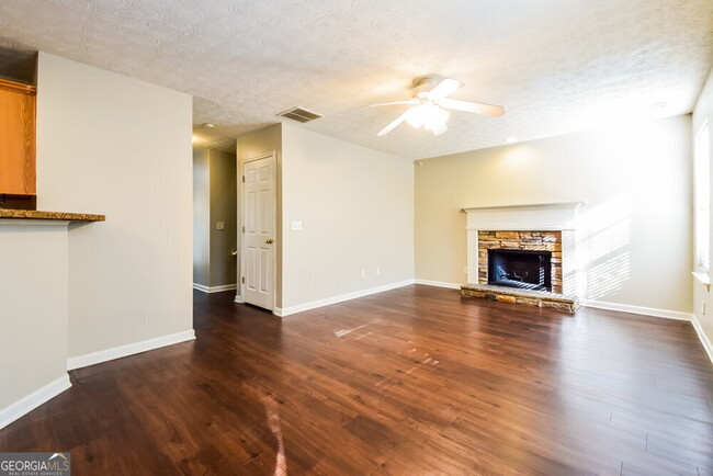 Building Photo - 3819 Bay Cove Tr SE