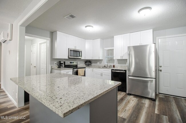 Building Photo - 226 Milray Ln