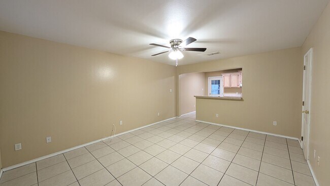 Building Photo - 301 E New Hampshire St