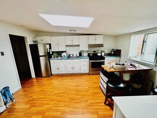 Primary Photo - 38 Mystic St