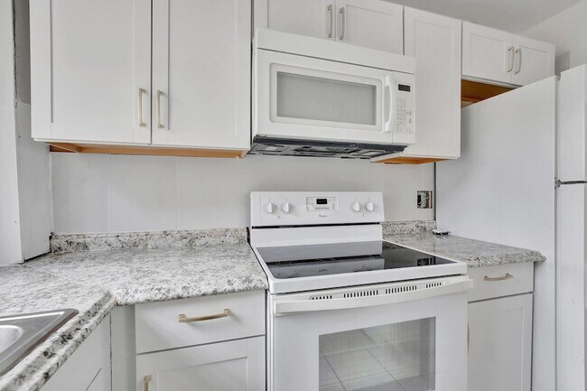 Building Photo - 2350 NE 14th Street Causeway