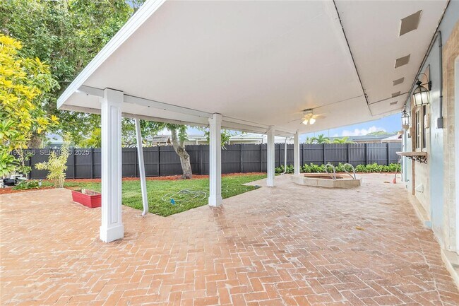 Building Photo - 9400 SW 193rd Dr