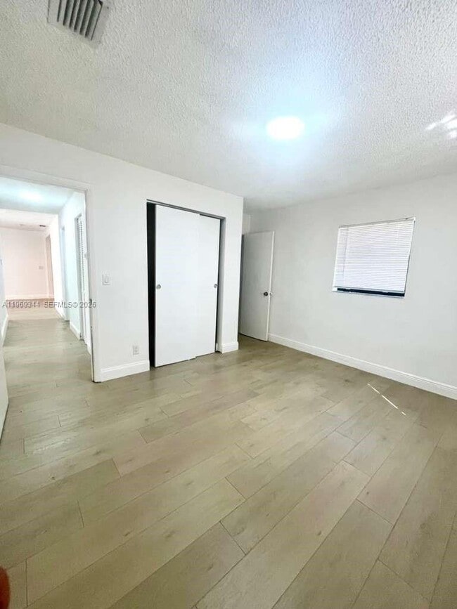 Building Photo - 4924 SW 44th Ave