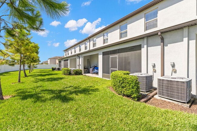 Building Photo - NEWLY UPGRADED Town Home For Rent in Touchstone!
