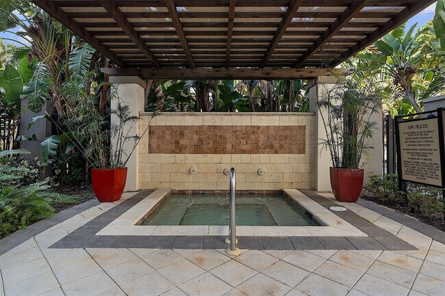 Building Photo - 2421 NE 65th St