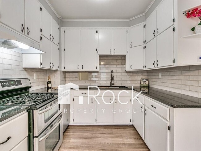 Building Photo - Remodeled 3 Bedroom Bungalow in OKC's Plaza District *Half Off 1st Month's Rent*