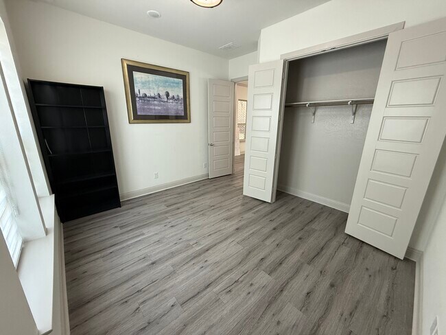 Building Photo - 620 Courtyard Ln