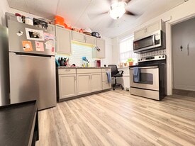 Building Photo - 5807 Hobart St