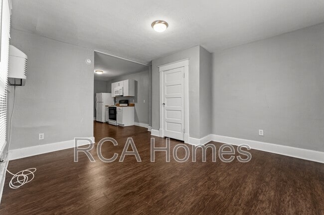 Building Photo - 528 1/2 E Raymond St.
