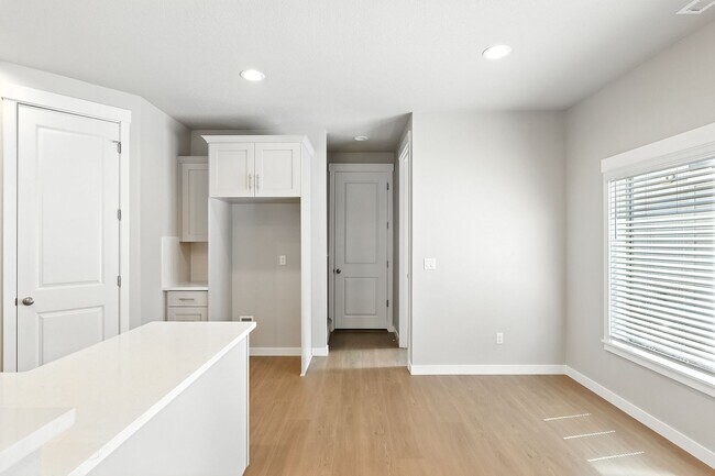 Building Photo - Brand New Townhome in Pleasant Valley Vill...