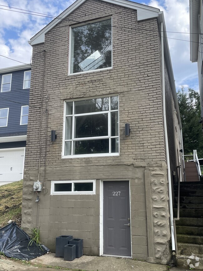 Building Photo - 227 Wilbert St