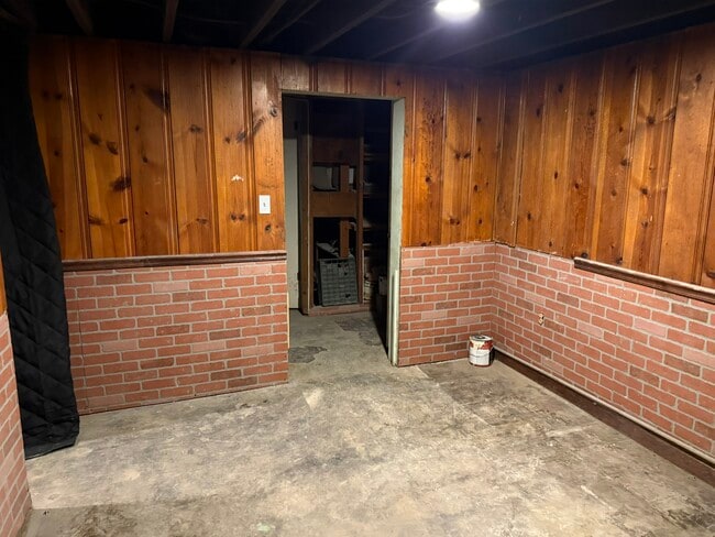 Building Photo - 2200 Ozark St