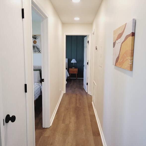 Building Photo - 253 White Oak Rd