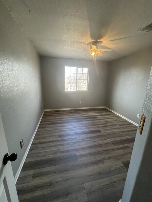 Building Photo - 1324 W 111th Pl