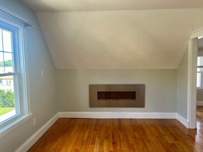 Building Photo - 25 Seymour St