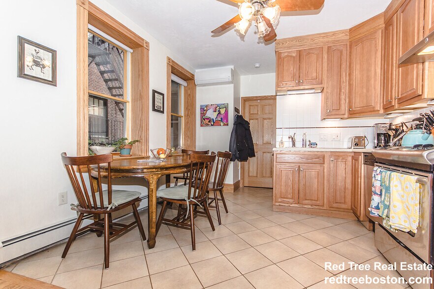 Building Photo - 5 Phillips St