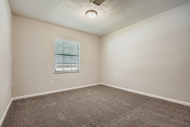 Building Photo - 226 Tara Plantation Dr