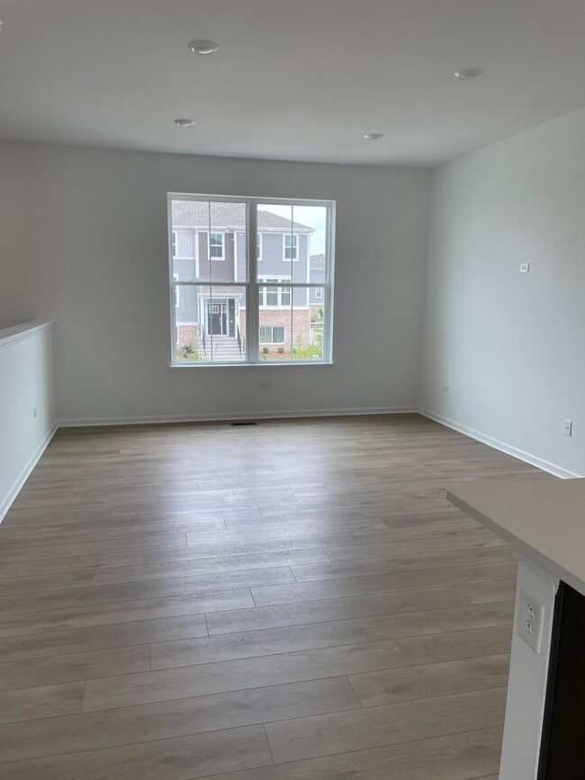 Building Photo - 14936 S McCarthy Cir