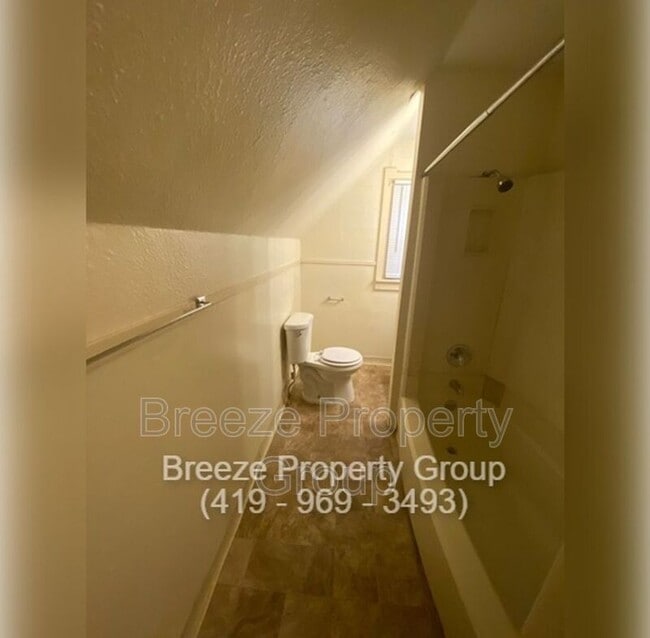 Building Photo - 319 N Detroit Ave