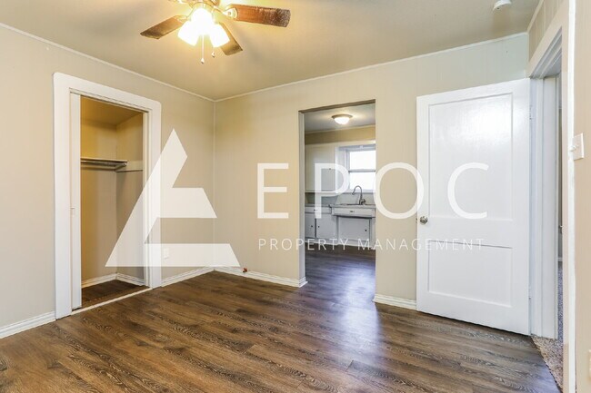 Building Photo - 915 N 28th St
