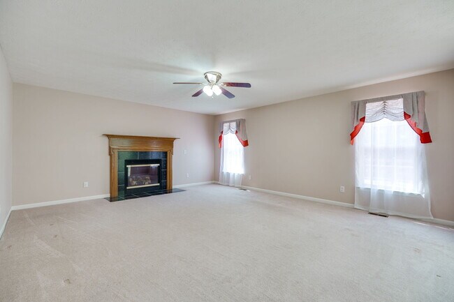 Building Photo - 2233 Oakbrook Blvd